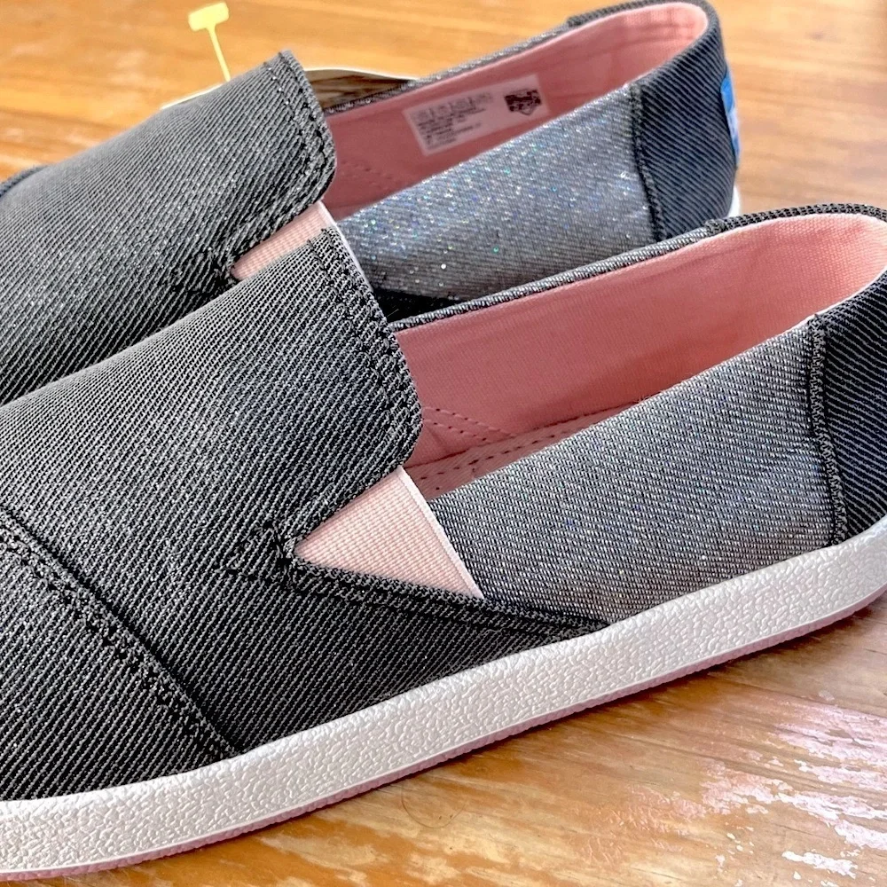 NWT TOMS Avalon Youth Slip On